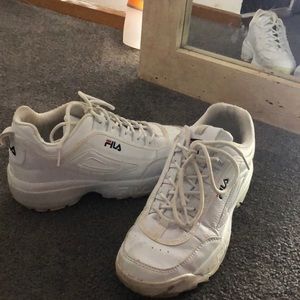 fila basic white shoes